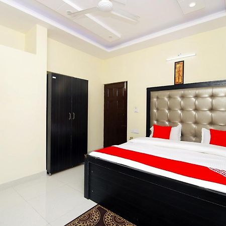מוסורי Oyo 8670 Hotel Usha Palace מראה חיצוני תמונה