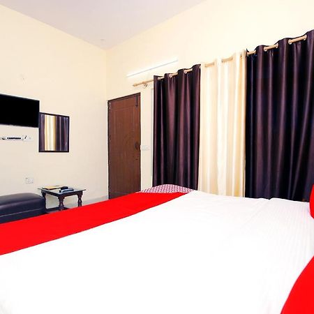 מוסורי Oyo 8670 Hotel Usha Palace מראה חיצוני תמונה