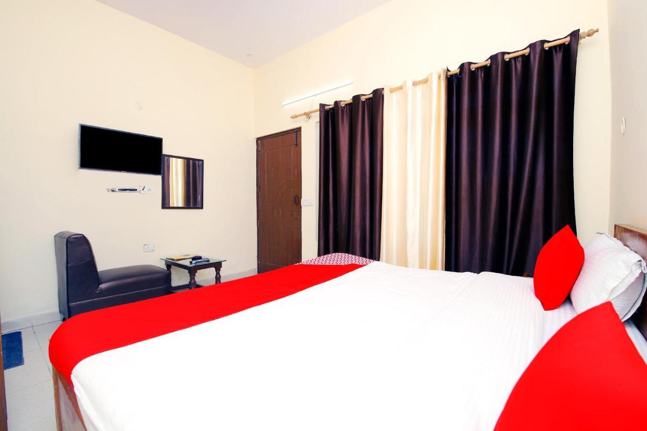 מוסורי Oyo 8670 Hotel Usha Palace מראה חיצוני תמונה