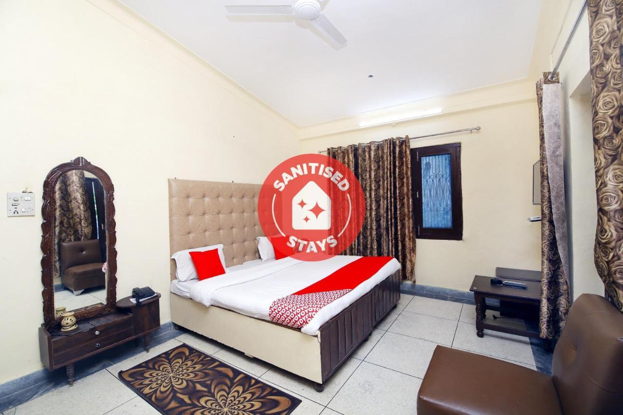 מוסורי Oyo 8670 Hotel Usha Palace מראה חיצוני תמונה