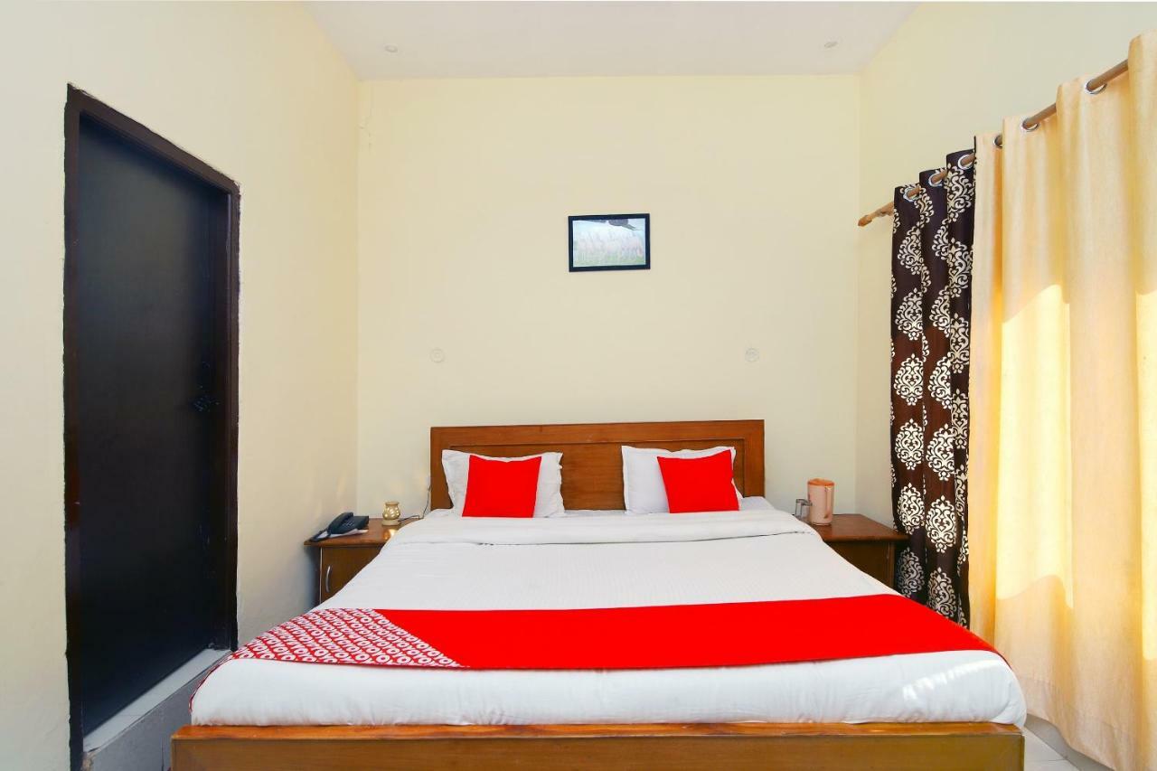 מוסורי Oyo 8670 Hotel Usha Palace מראה חיצוני תמונה