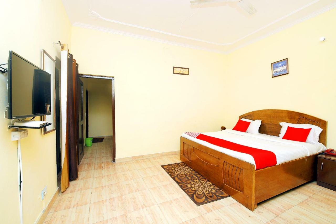 מוסורי Oyo 8670 Hotel Usha Palace מראה חיצוני תמונה