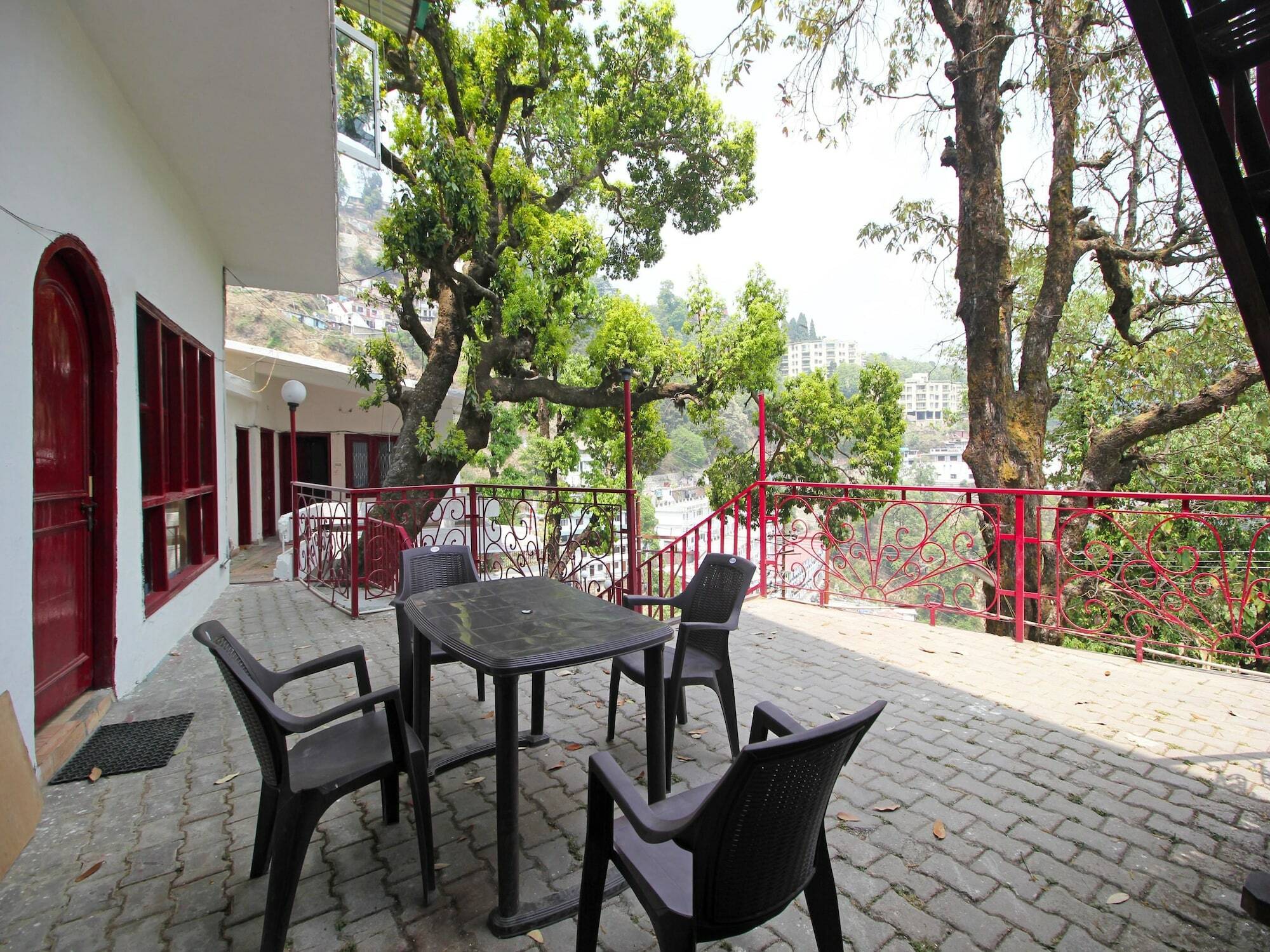 מוסורי Oyo 8670 Hotel Usha Palace מראה חיצוני תמונה