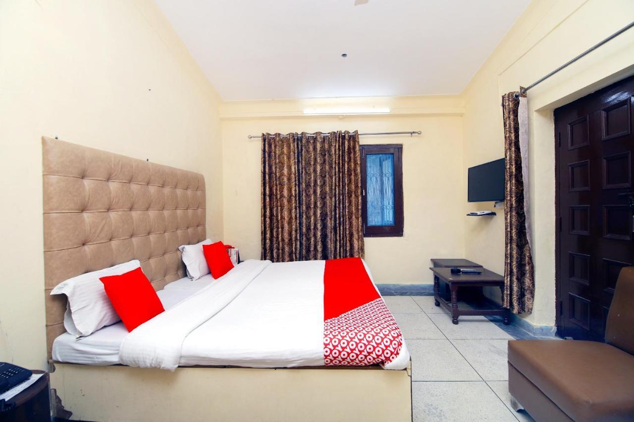 מוסורי Oyo 8670 Hotel Usha Palace מראה חיצוני תמונה