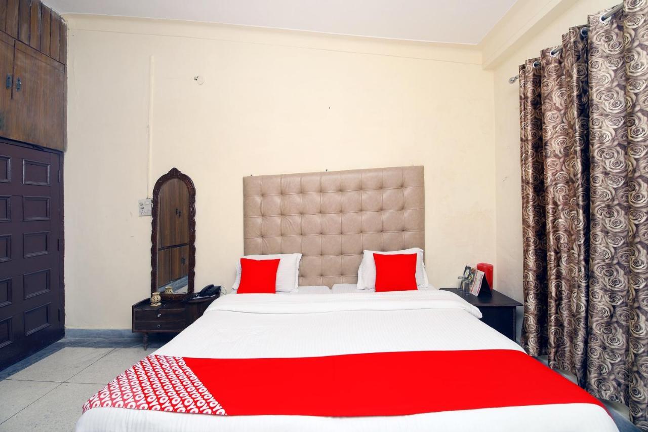 מוסורי Oyo 8670 Hotel Usha Palace מראה חיצוני תמונה
